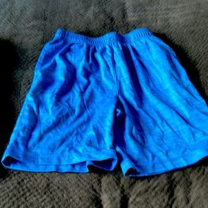 Bundle two pairs of boys shorts Nike and Head in good condition